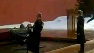 Неудачная смена караула - смотреть видео (0:23)