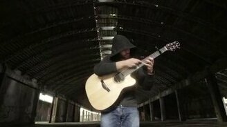 Человек-оркестр с акустической гитарой - смотреть видео (4:17)