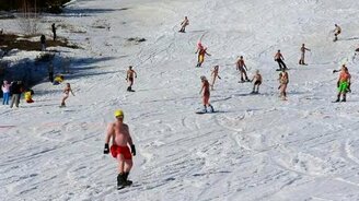 Голый спуск на горнолыжной трассе - смотреть видео (3:21)