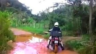 Как же преодолеть эту лужу? - смотреть видео (0:48)