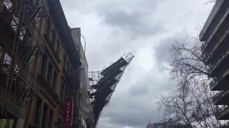 Обрушение лесов - смотреть видео (0:39)