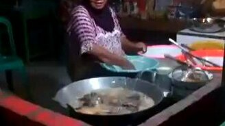 Покорительница кипящего масла - смотреть видео (0:39)