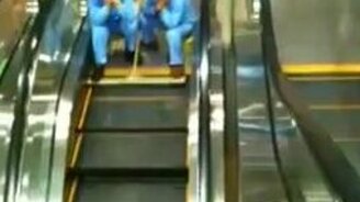 Находчивые гастарбайтеры - смотреть видео (0:25)