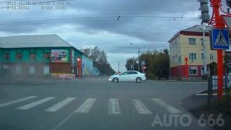 Для тех, кто любит проскакивать на жёлтый - смотреть видео (2:44)