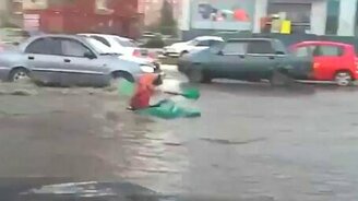 Гребля на автодороге - смотреть видео (0:28)