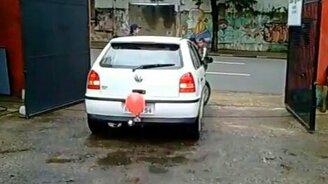 Прикольный датчик парковки - смотреть видео (0:30)