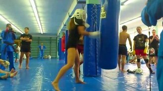 Такую до дома провожать не надо - смотреть видео (3:01)