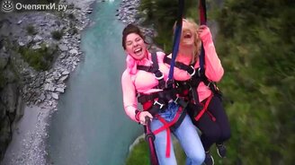 Бесстрашные прыжки с верёвкой - смотреть видео (2:16)