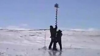 Подлёдная рыбалка в Заполярье - смотреть видео (0:37)