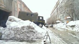 ГАЗ-66 выезжает из гаража - смотреть видео (2:46)