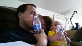 Отец берёт пример с сына - смотреть видео (2:15)