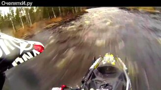 Вверх по течению реки на снегоходе - смотреть видео (3:07)