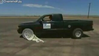 Деликатная принудительная остановка авто - смотреть видео (1:08)