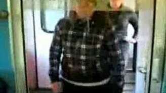 Курьёзы со стеклянными дверьми - смотреть видео (1:27)