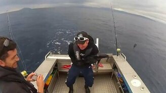 Рыба борется с рыбаком - смотреть видео (0:29)