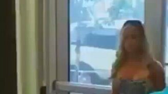 Девушка, здесь не курят! - смотреть видео (0:25)