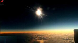 Солнечное затмение с самолёта - смотреть видео (1:30)