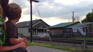 Мой папа  - машинист! - смотреть видео (1:01)