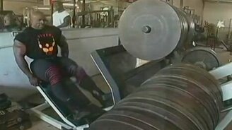 Жим ногами в одну тонну - смотреть видео (2:00)