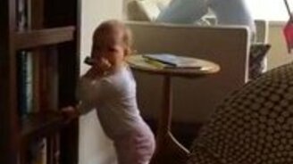 Дуэт папы и малыша - смотреть видео (0:51)