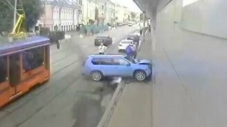 Разворот на дороге по-женски - смотреть видео (2:14)