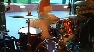 Невеста-барабанщица - смотреть видео (2:58)