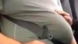 Застрял на заднем сиденье - смотреть видео (2:07)