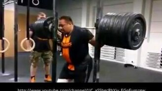Присед без рук со штангой в 310 кг - смотреть видео (0:45)