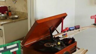 Весёлая последовательность гения видеомонтажа - смотреть видео (1:36)