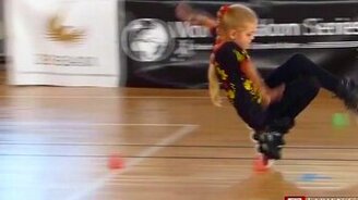 Фанстастическая маленькая роллерша из России - смотреть видео (0:56)