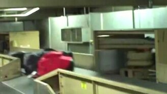 Жёсткое обращение с багажом - смотреть видео (1:00)