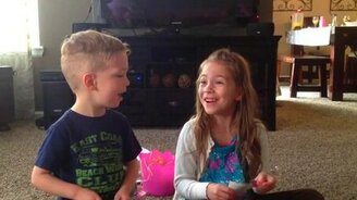 У мамы в животе братик или сестра! - смотреть видео (1:47)