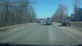 Пешеход поблагодарил водителя - смотреть видео (0:21)