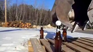 Тонкое управление экскаватором - смотреть видео (1:36)