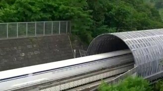 Самый скоростной поезд в мире - смотреть видео (0:56)