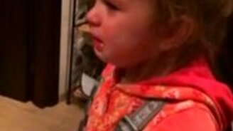 Малышка замуж хочет - смотреть видео (0:43)