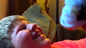 Сюрприз от младшего брата - смотреть видео (0:11)