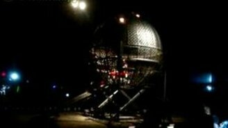 На мотоцикле внутри шара - смотреть видео (1:50)