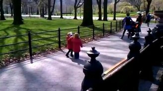 Игра для близняшек - смотреть видео (0:31)