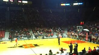 Попадание в корзину с середины поля - смотреть видео (0:53)