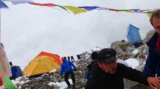 Пережили удар лавины - смотреть видео (2:28)