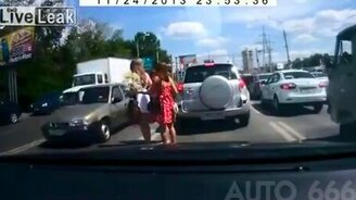 Куры переходят дорогу - смотреть видео (2:12)