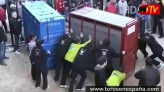 Разъярённый бык - смотреть видео (0:35)