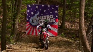 Тройной переворот на мотоцикле - смотреть видео (1:23)