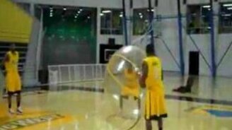 Необычный баскетбол - смотреть видео (0:46)