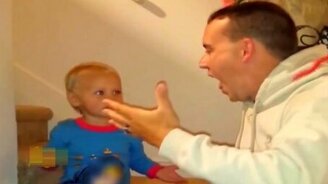 Папа ест сороконожку - смотреть видео (0:43)