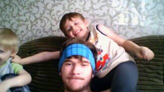 Папа остался работать дома... - смотреть видео (0:48)