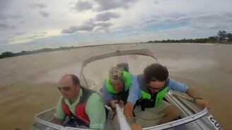 Самолёт почти налетел на катер - смотреть видео (0:54)