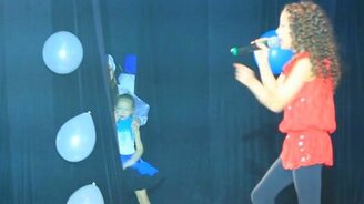 Подтанцовка за кулисами - смотреть видео (0:33)