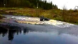 Забуксовал в реке - смотреть видео (0:14)